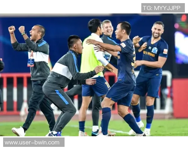 前外援奇塔迪尼今日重返海港俱乐部探望昔日教练和队友情谊依旧